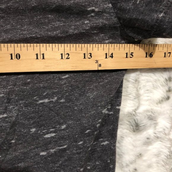 Baltimore Ravens Gray V-neck T-shirt NFL Team Apparel Womens Medium - Picture 7 of 8